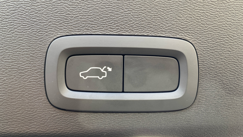 Volvo XC40 2.0 B3P Core 5dr Auto Petrol Estate